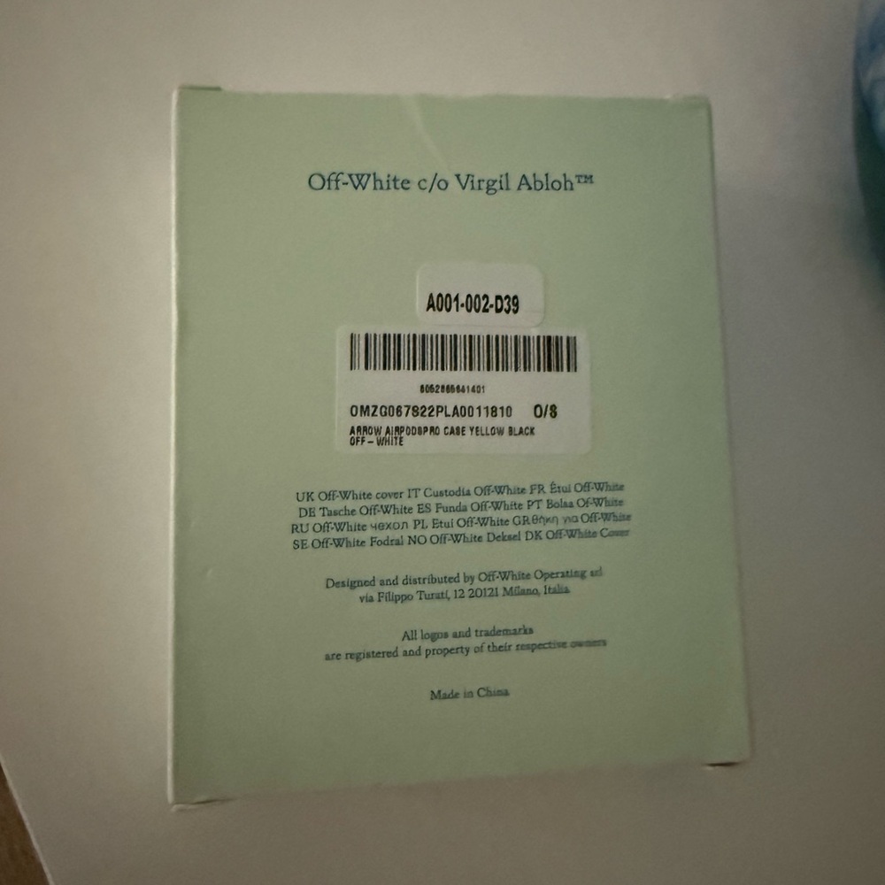 Off-White Arrow AirPod Pro Case - Picture 4 of 4